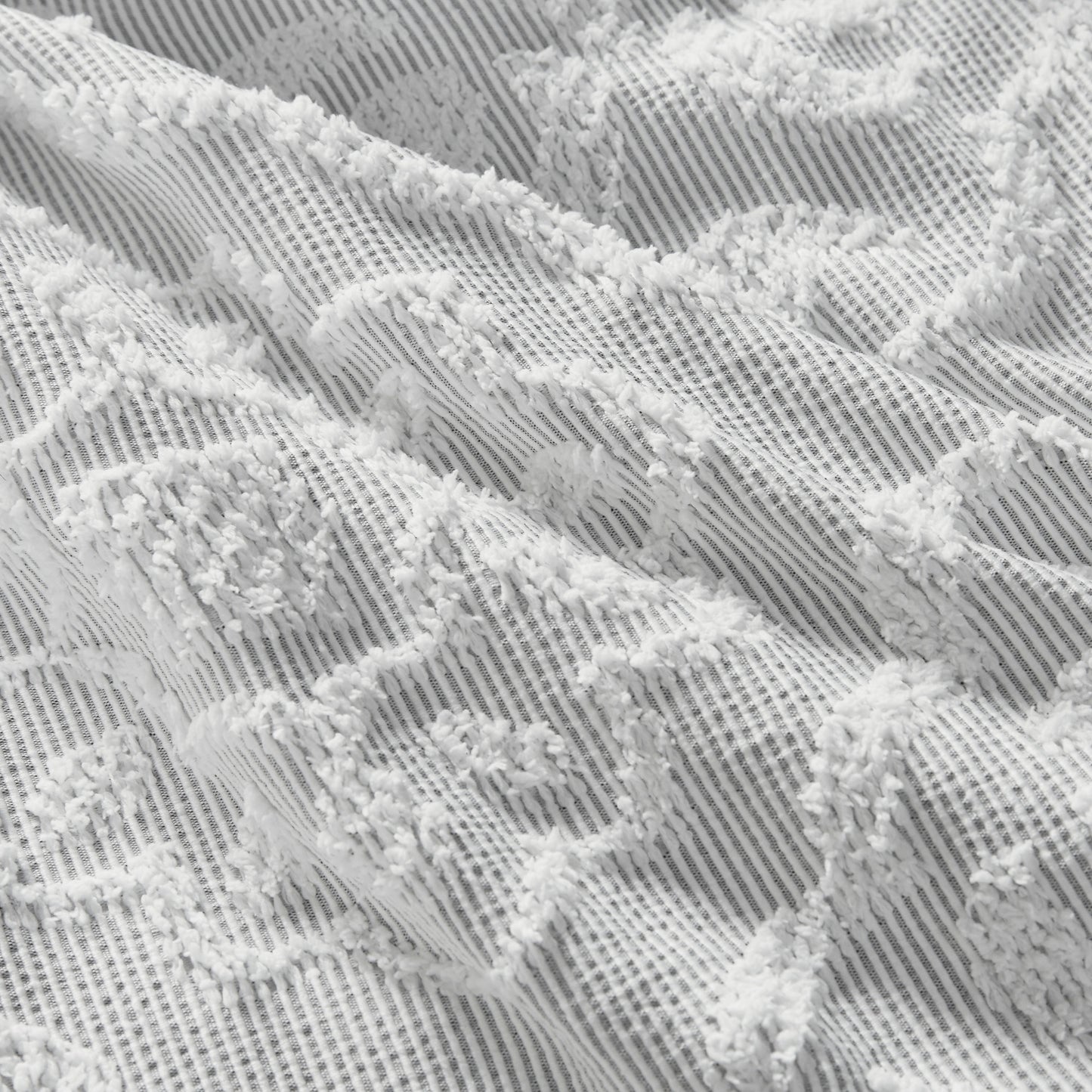 Madison Park 3 Piece Tufted Woven Medallion Comforter Set