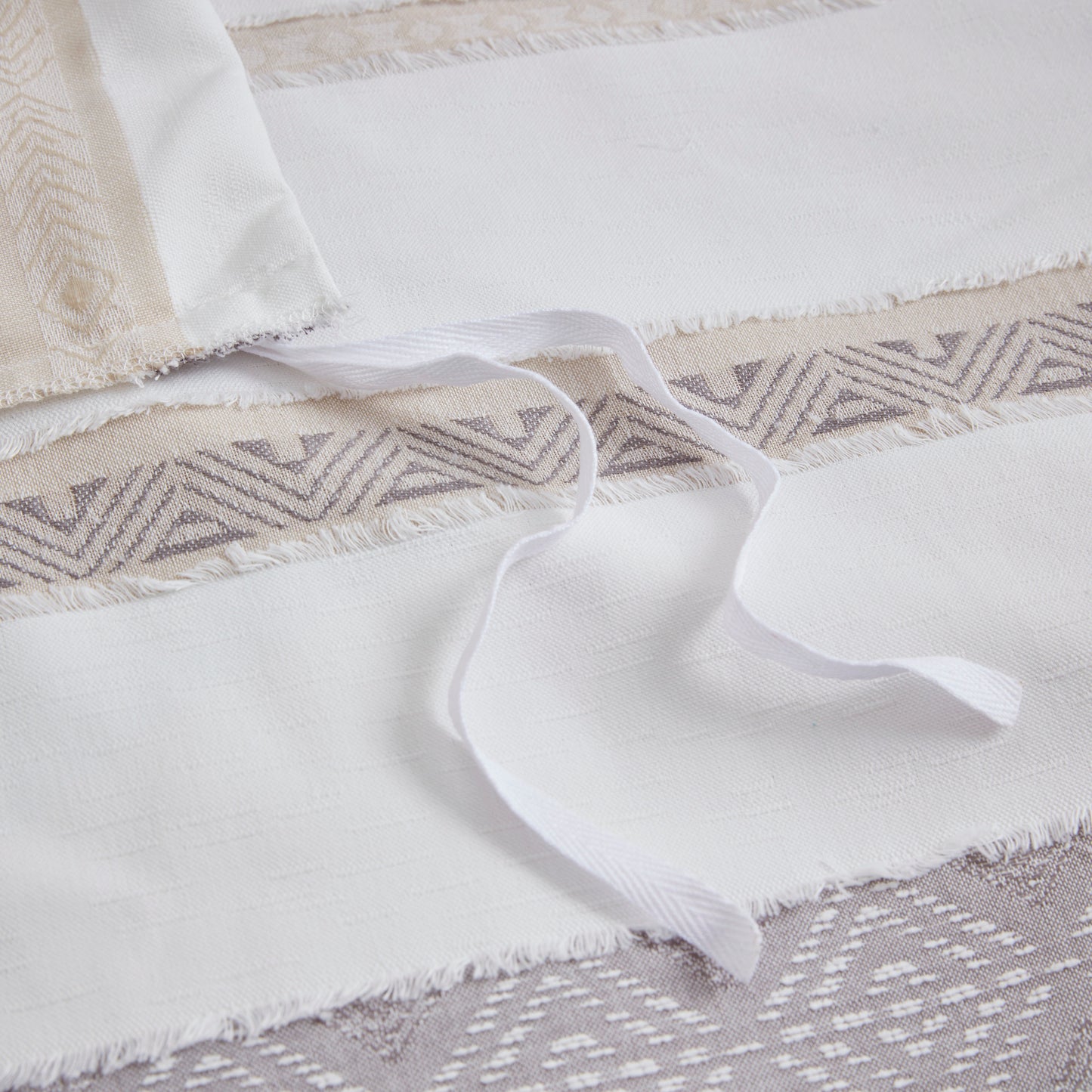 Madison Park 3 Piece Clipped Jacquard Duvet Cover Set