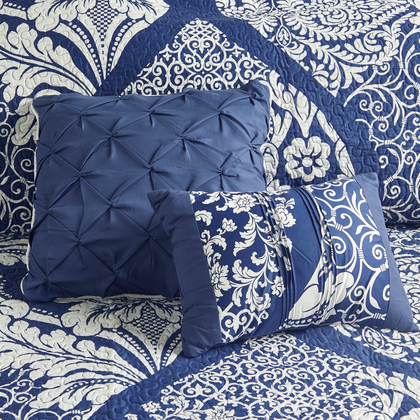 Madison Park 6 Piece Printed Cotton Quilt Set with Throw Pillows