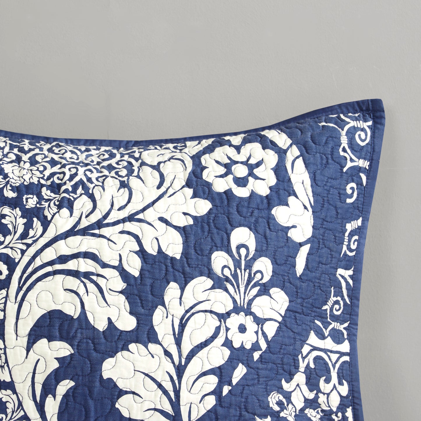 Madison Park 6 Piece Printed Cotton Quilt Set with Throw Pillows