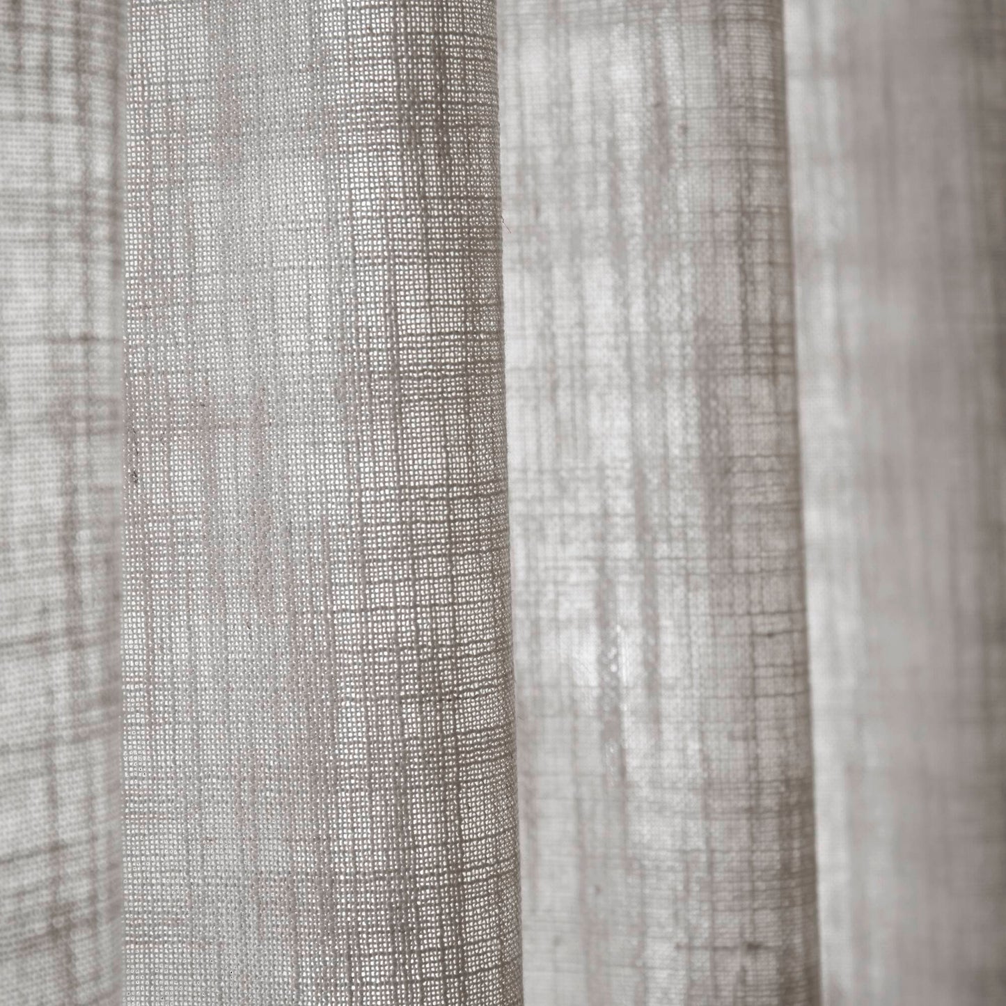 Emery 300gsm poly linen with 7 pinch pleat per pc