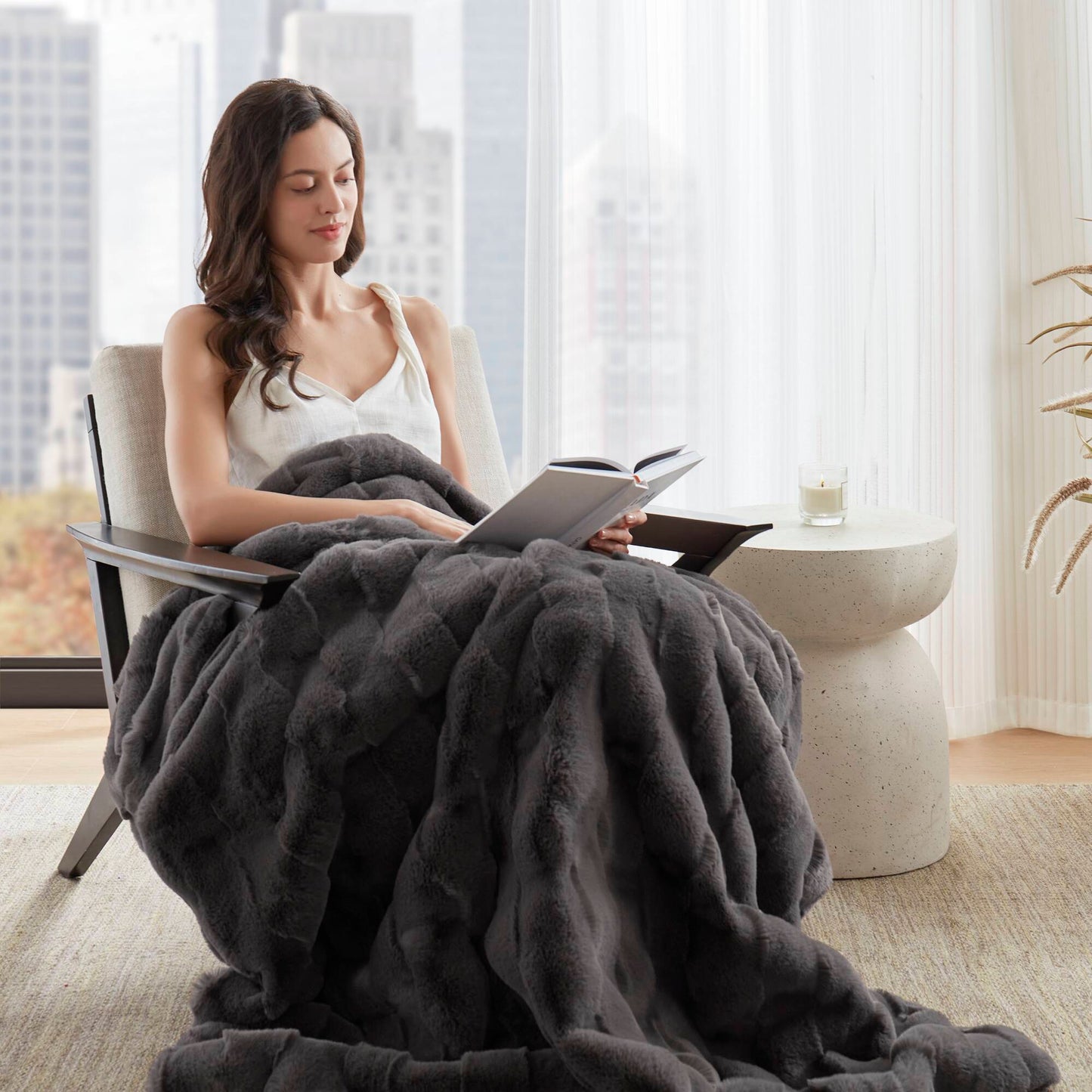Vivienne Faux Fur Throw