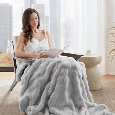 Madisonpark Vivienne Faux Fur Throw livingroom