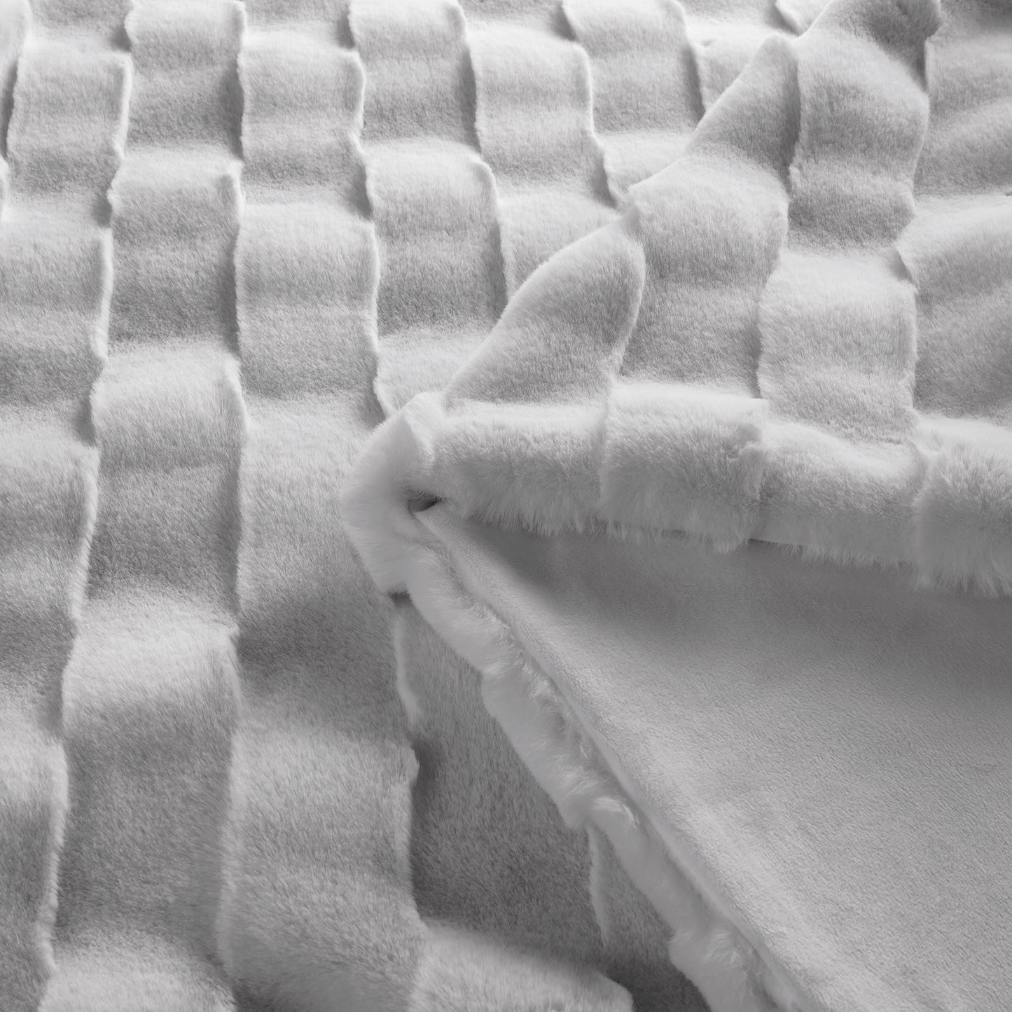 Vivienne Faux Fur Throw