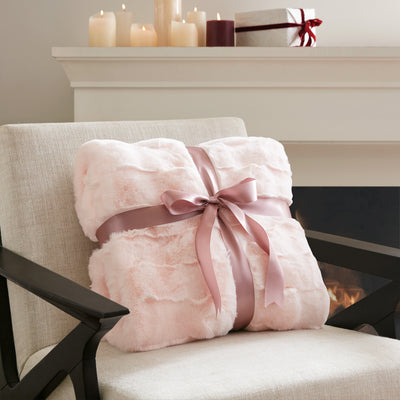 Vivienne Faux Fur Throw-pink