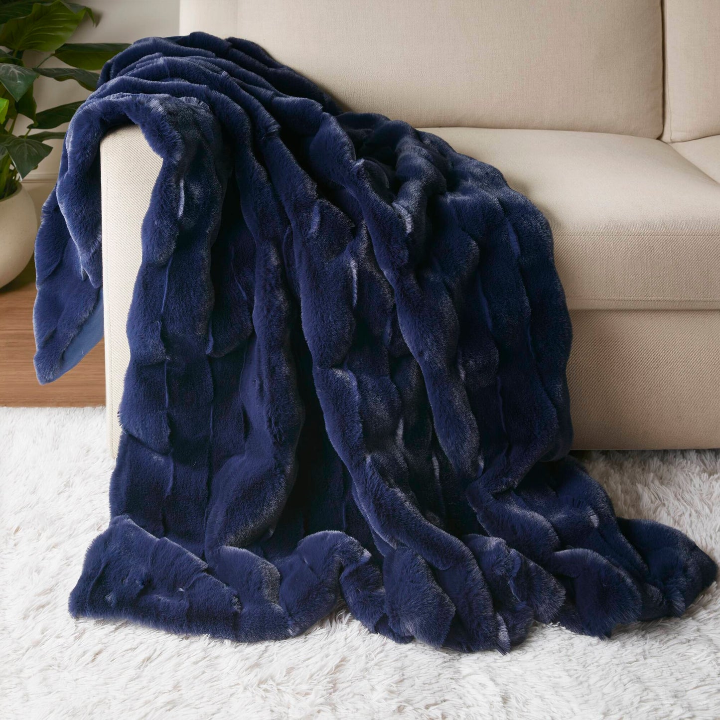 Vivienne Faux Fur Throw