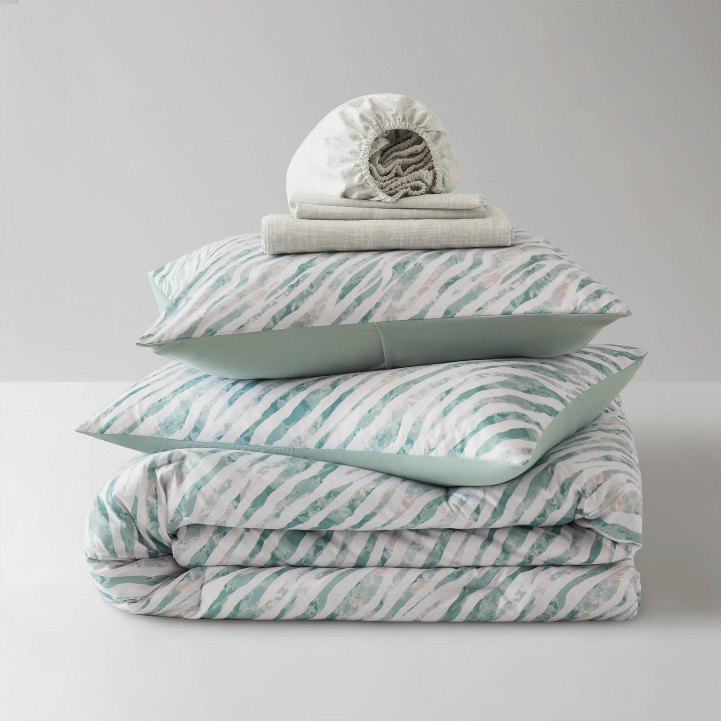 Nixon 5 Pieces Comforter Set with Sheet Set
