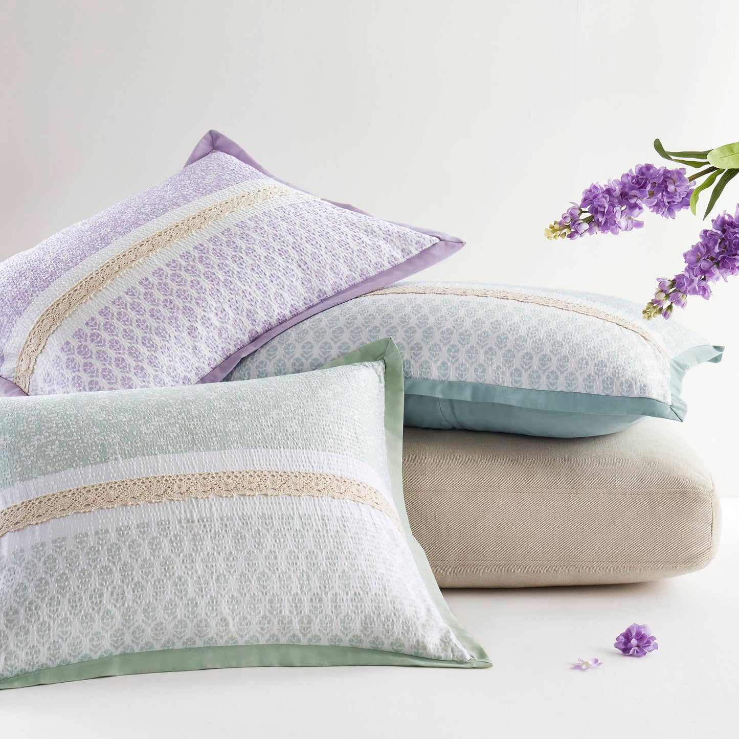 Caralie 5 Piece Seersucker Comforter Set with Throw Pillows