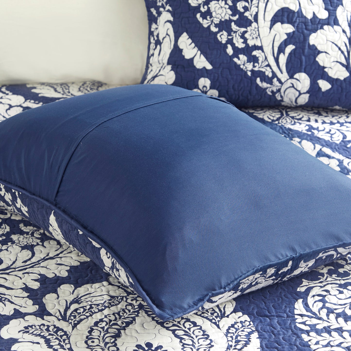 Madison Park 6 Piece Printed Cotton Quilt Set with Throw Pillows
