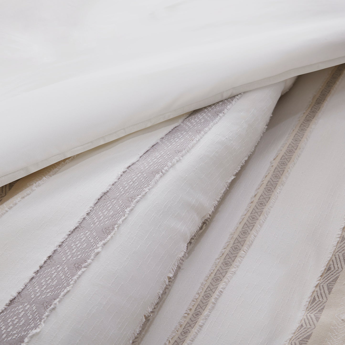 Madison Park 3 Piece Clipped Jacquard Duvet Cover Set