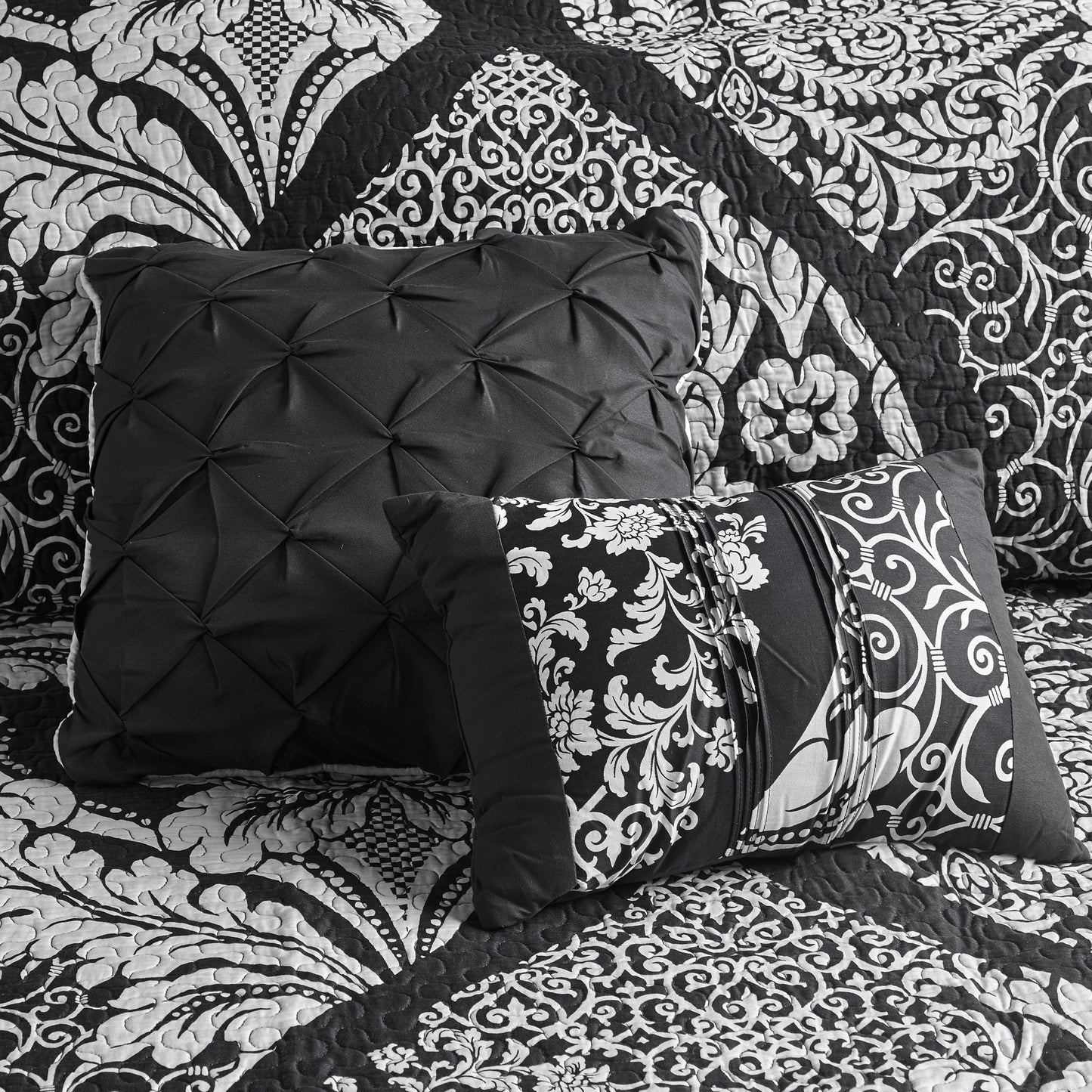 Madison Park 6 Piece Printed Cotton Quilt Set with Throw Pillows