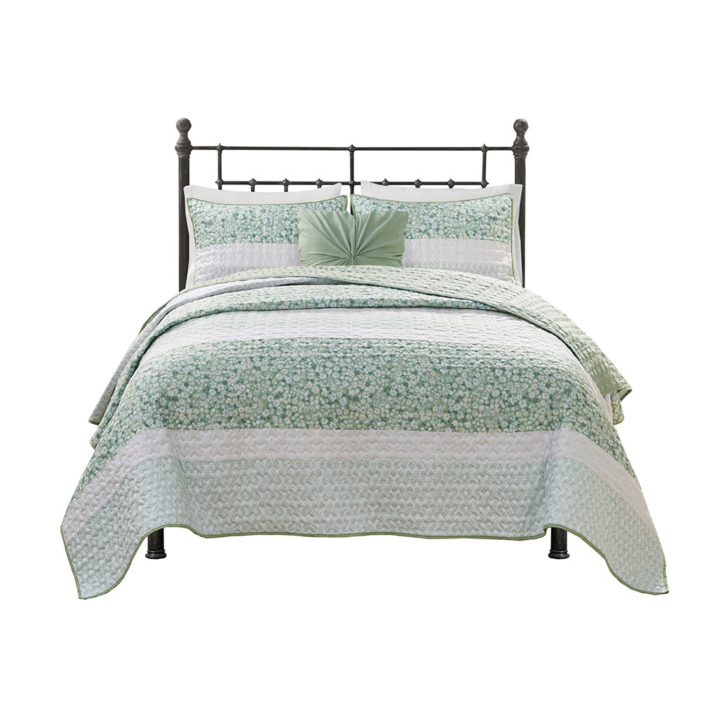 Madison Park 4 Piece Seersucker Quilt Set with Throw Pillow