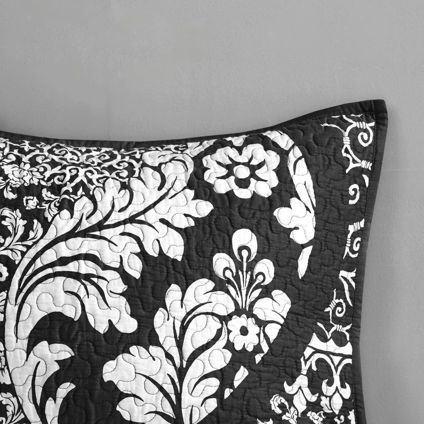 Madison Park 6 Piece Printed Cotton Quilt Set with Throw Pillows
