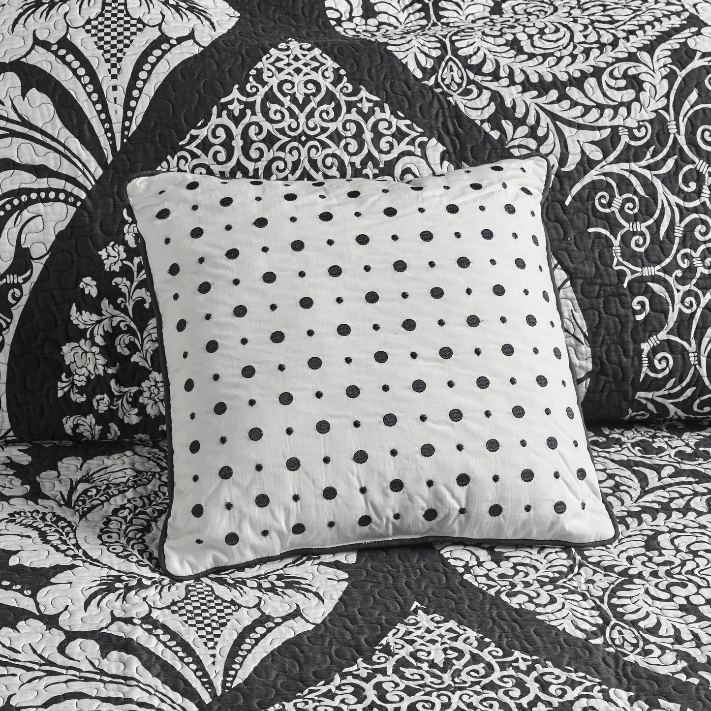 Madison Park 6 Piece Printed Cotton Quilt Set with Throw Pillows