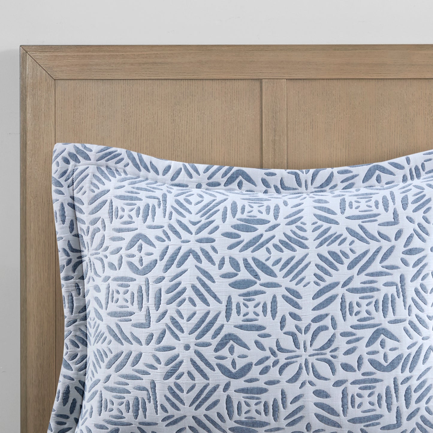 Madison Park Signature 4 Piece Oversized Reversible Matelasse Quilt Set with Throw Pillow