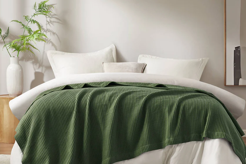 How to Style a Throw Blanket on a Bed for a Cozy Designer Look