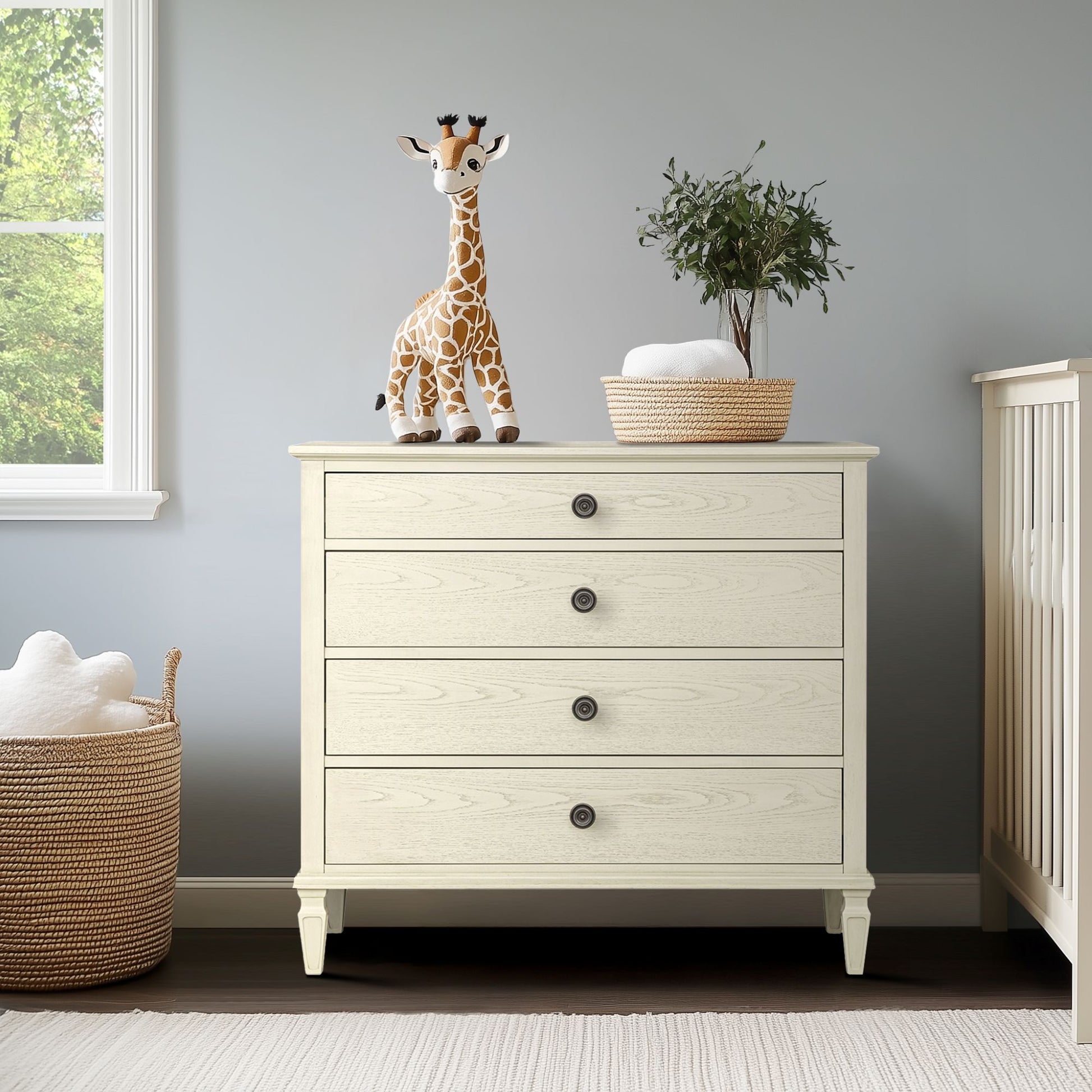 Madison Park Signature 4-drawer wood dresser (40")