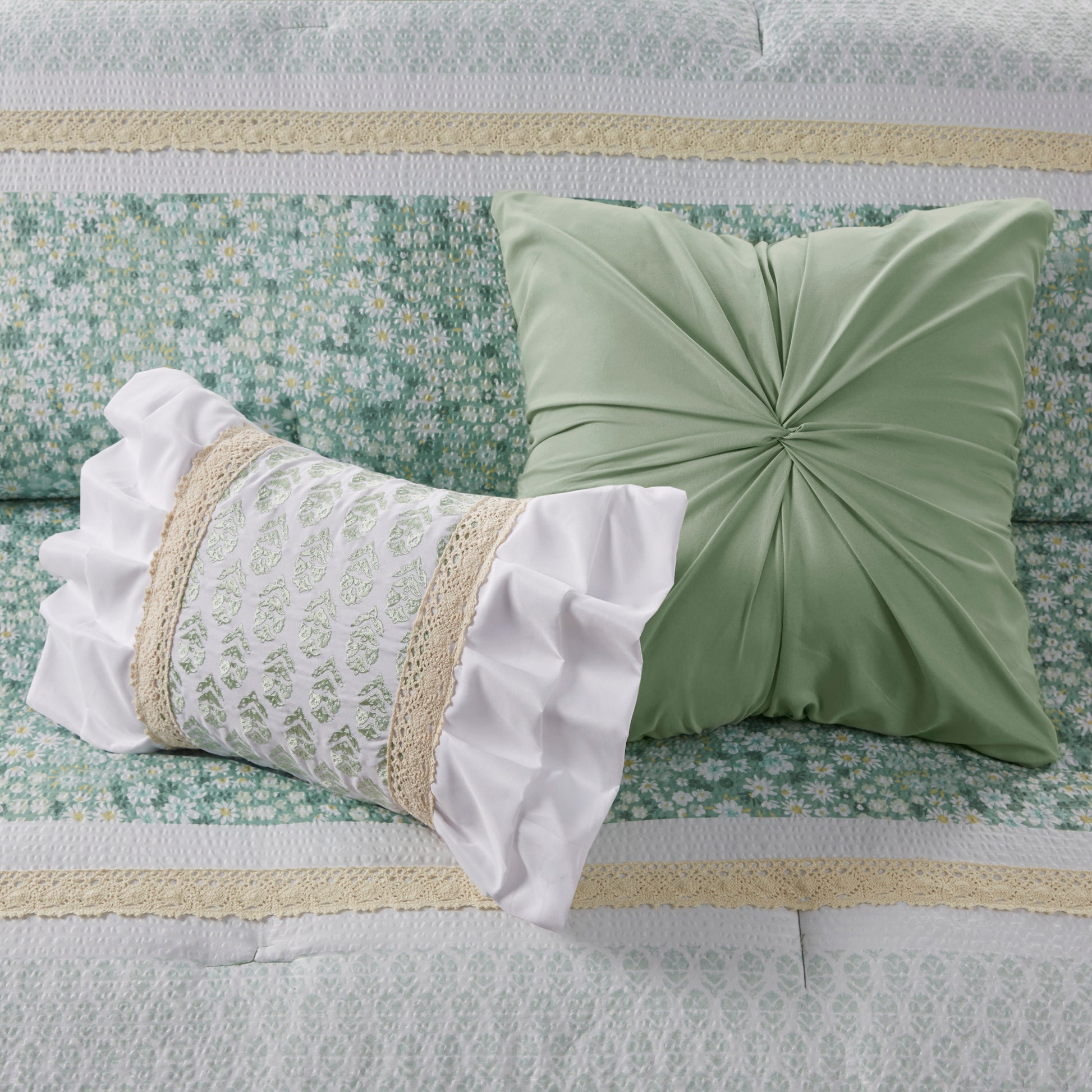 Madison Park 5 Piece Seersucker Comforter Set with Throw Pillows