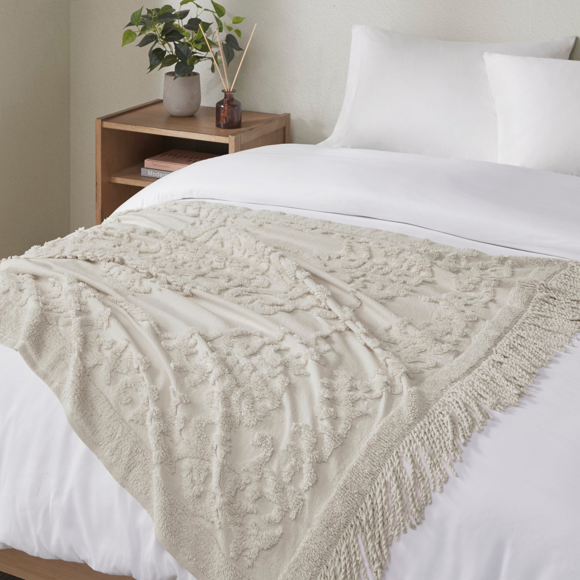 Madison Park 100% Cotton Tufted Chenille Lightweight Throw With Fringe Tassel 50" x 60"