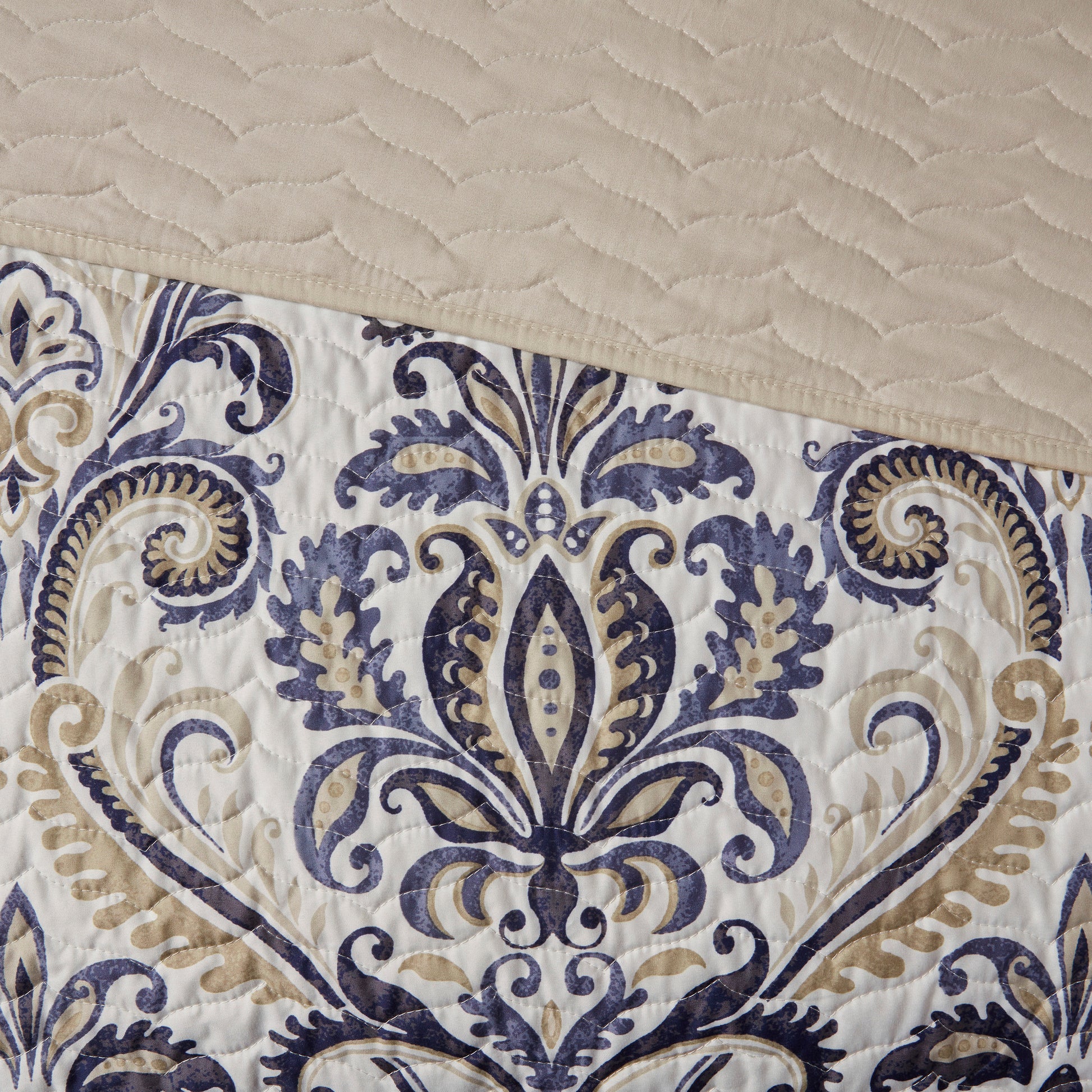 Madison Park 6 Piece Reversible Quilt Set with Throw Pillows