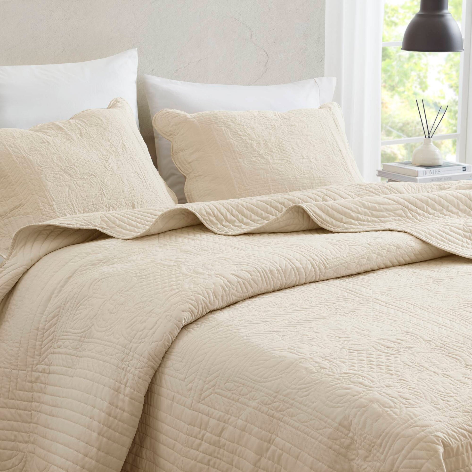 Madison Park 3 Piece Reversible Scalloped Edge Quilt Set