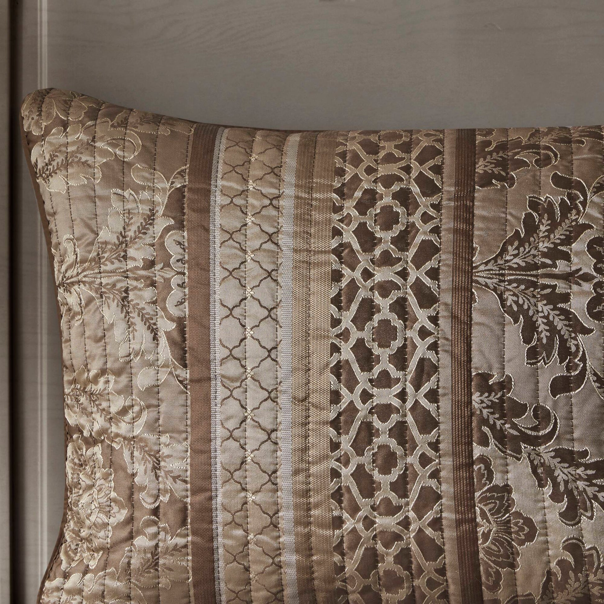 Madison Park 6 Piece Jacquard Quilt Set with Throw Pillows