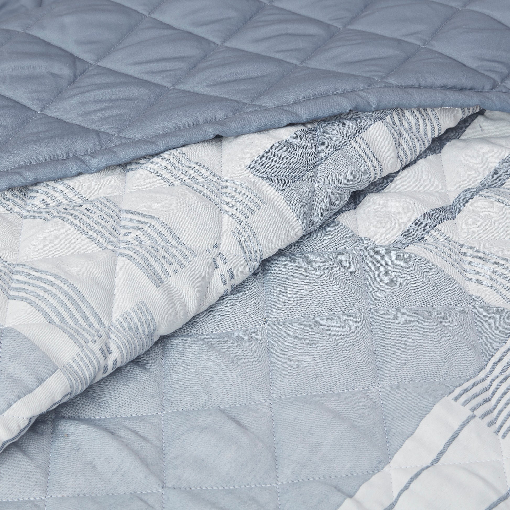Madison Park 3 Piece Jacquard Patchwork Quilt Set