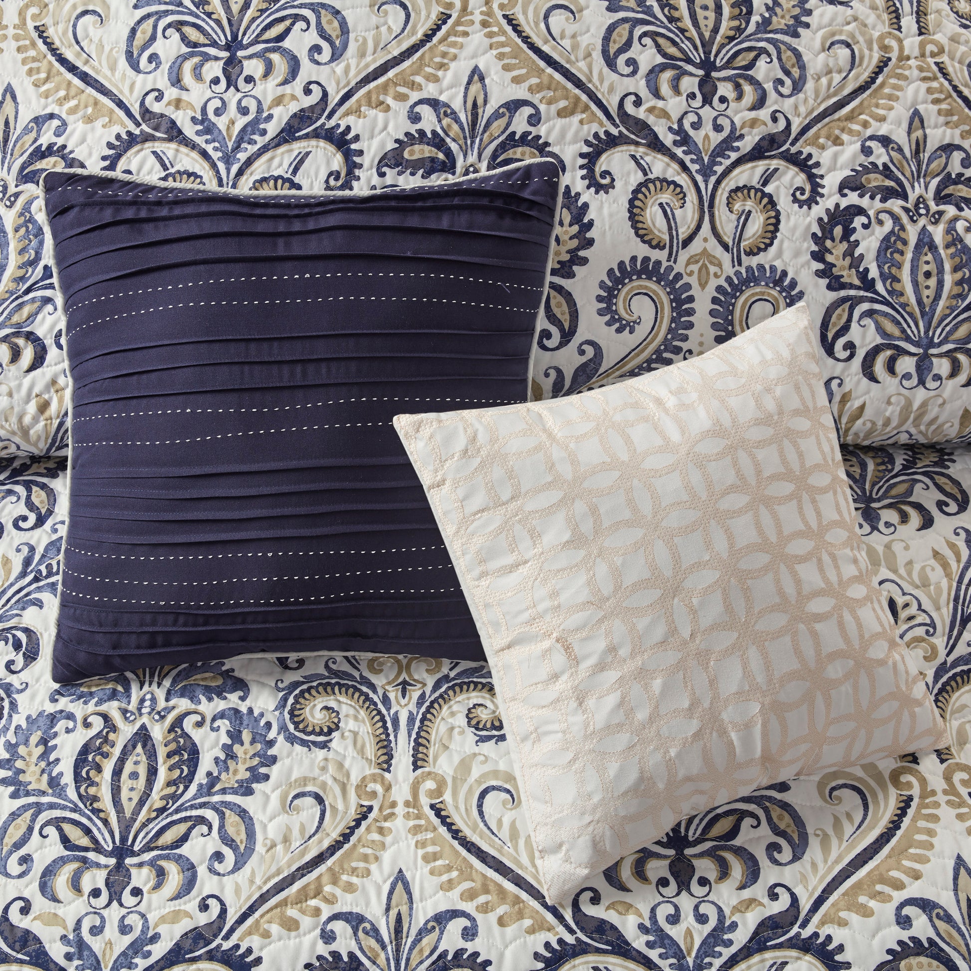 Madison Park 6 Piece Reversible Quilt Set with Throw Pillows