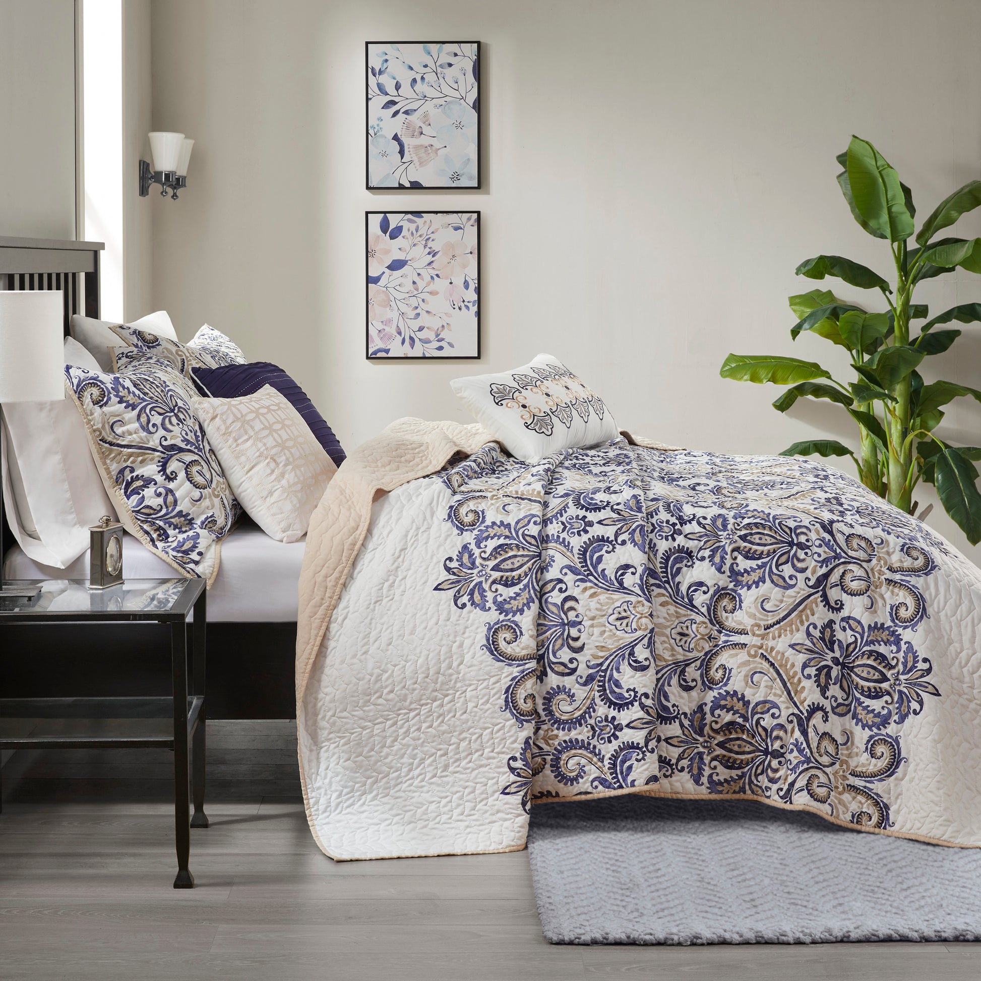 Madison Park 6 Piece Reversible Quilt Set with Throw Pillows