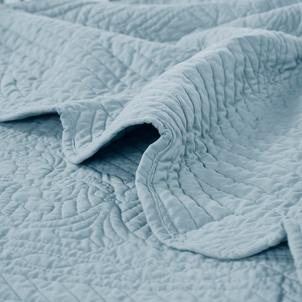 Madison Park Oversized Quilted Throw with Scalloped Edges