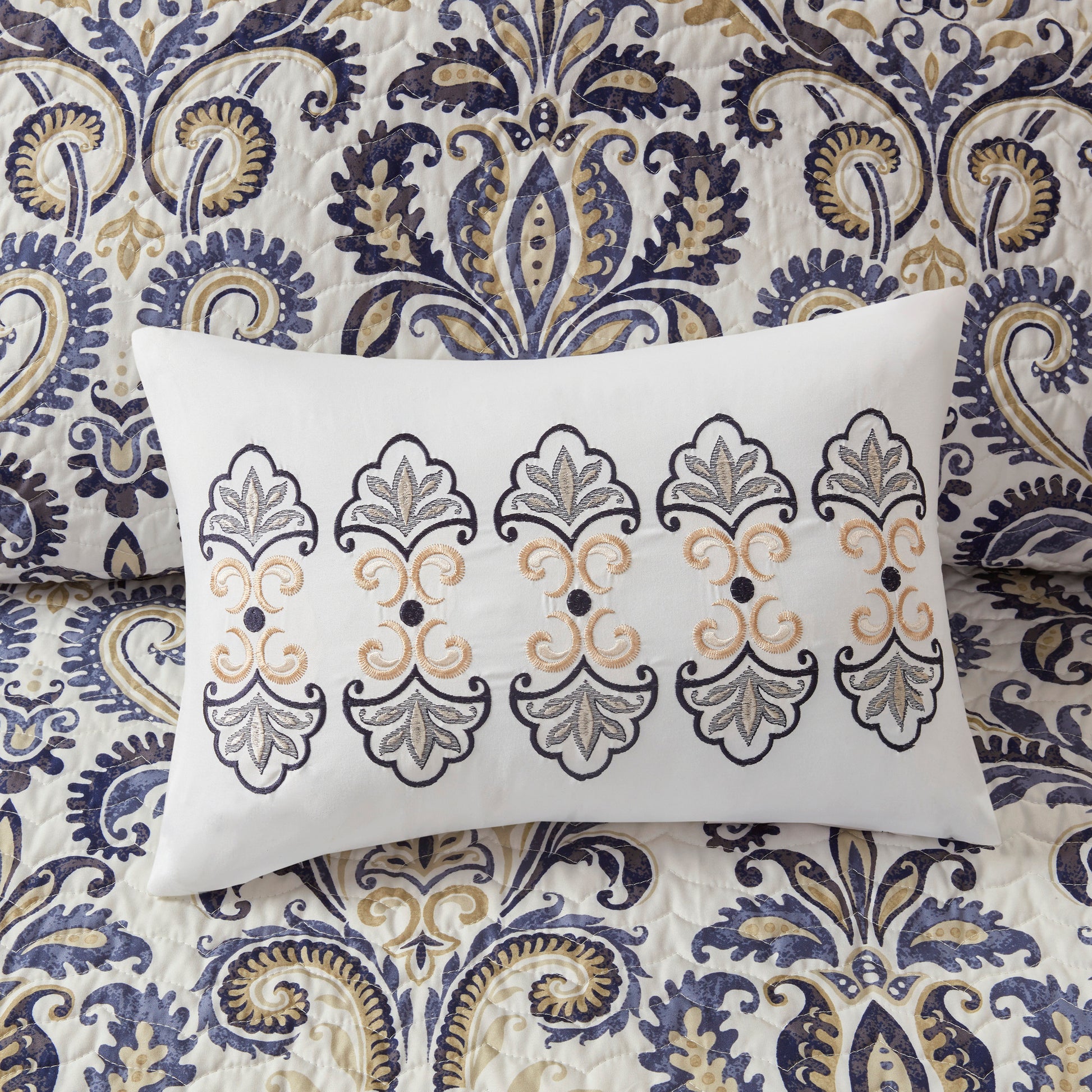 Madison Park 6 Piece Reversible Quilt Set with Throw Pillows