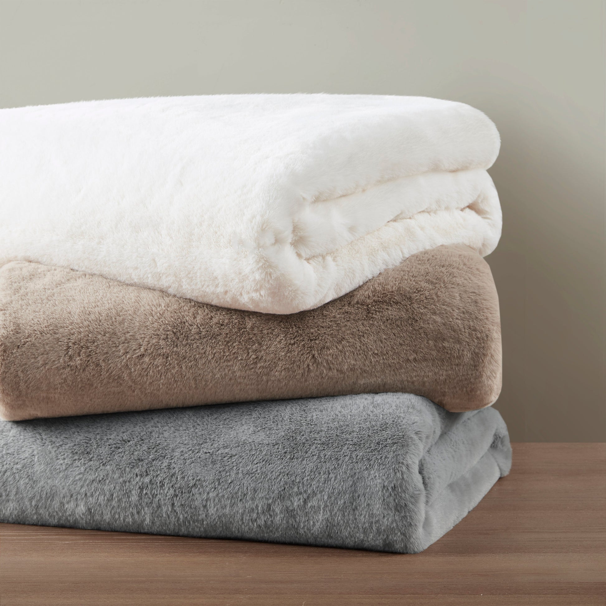 Madison Park Solid Premium Faux Fur Throw