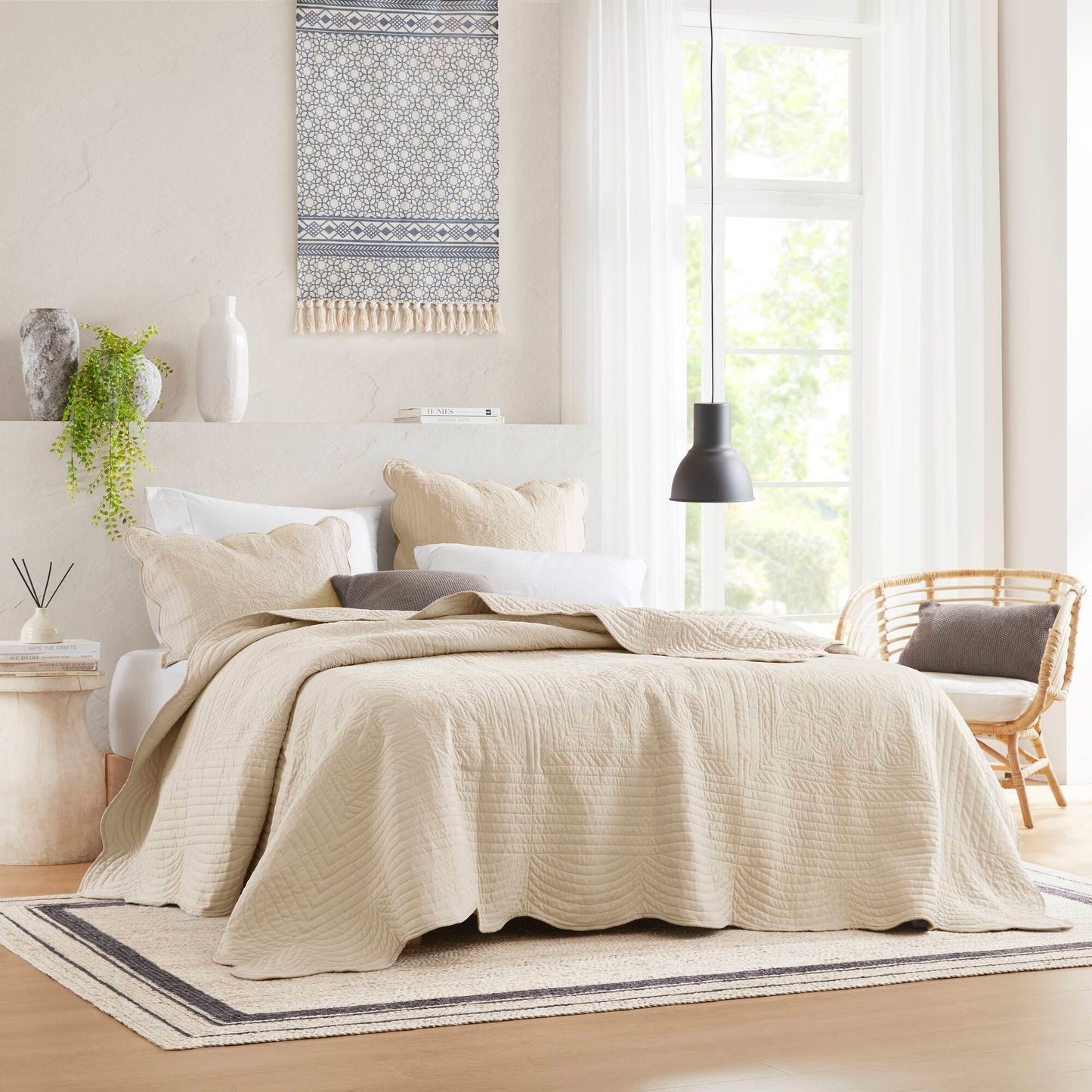 Madison Park 3 Piece Reversible Scalloped Edge Quilt Set