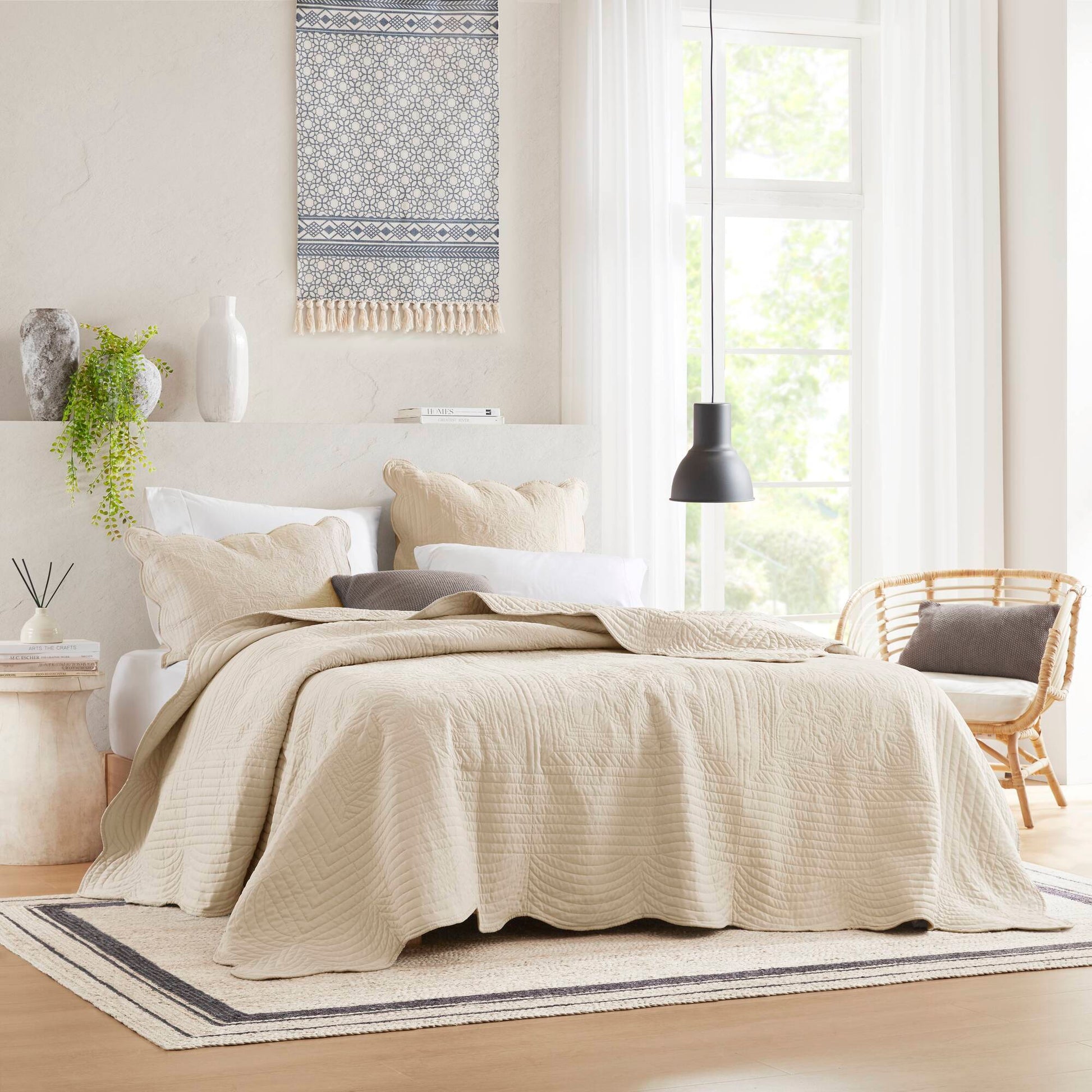 Madison Park 3 Piece Reversible Scalloped Edge Quilt Set