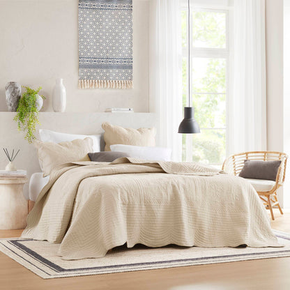 Madison Park 3 Piece Reversible Scalloped Edge Quilt Set