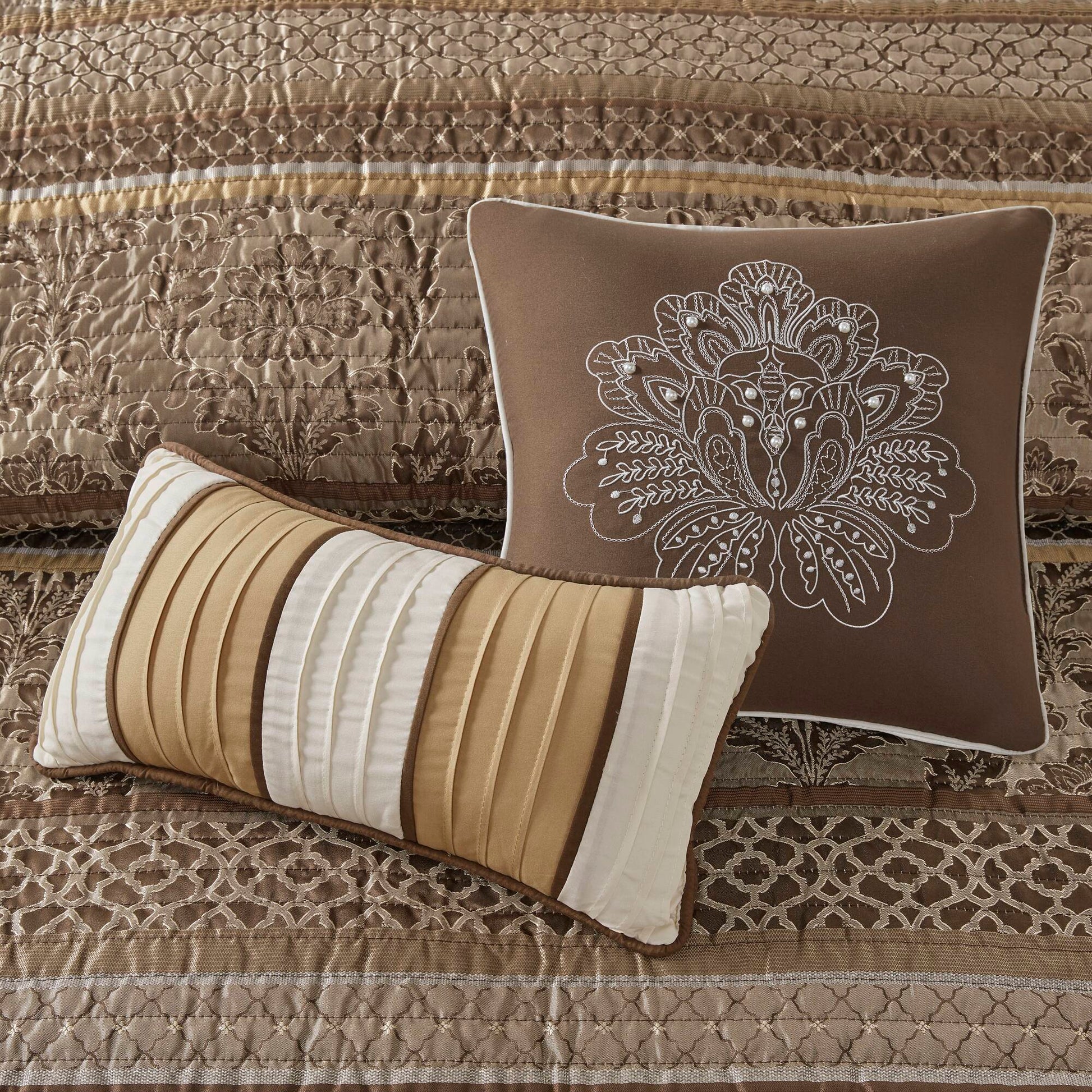 Madison Park 6 Piece Jacquard Quilt Set with Throw Pillows