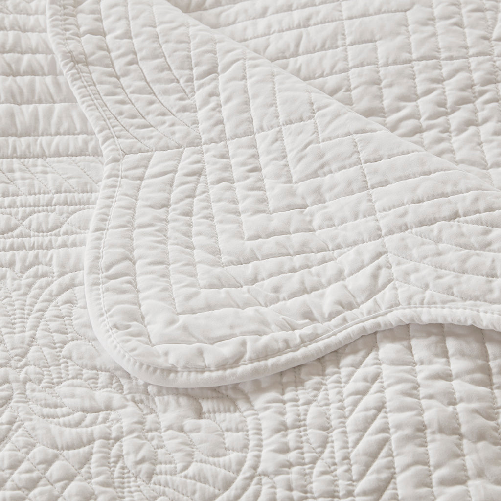 Madison Park Oversized Quilted Throw with Scalloped Edges