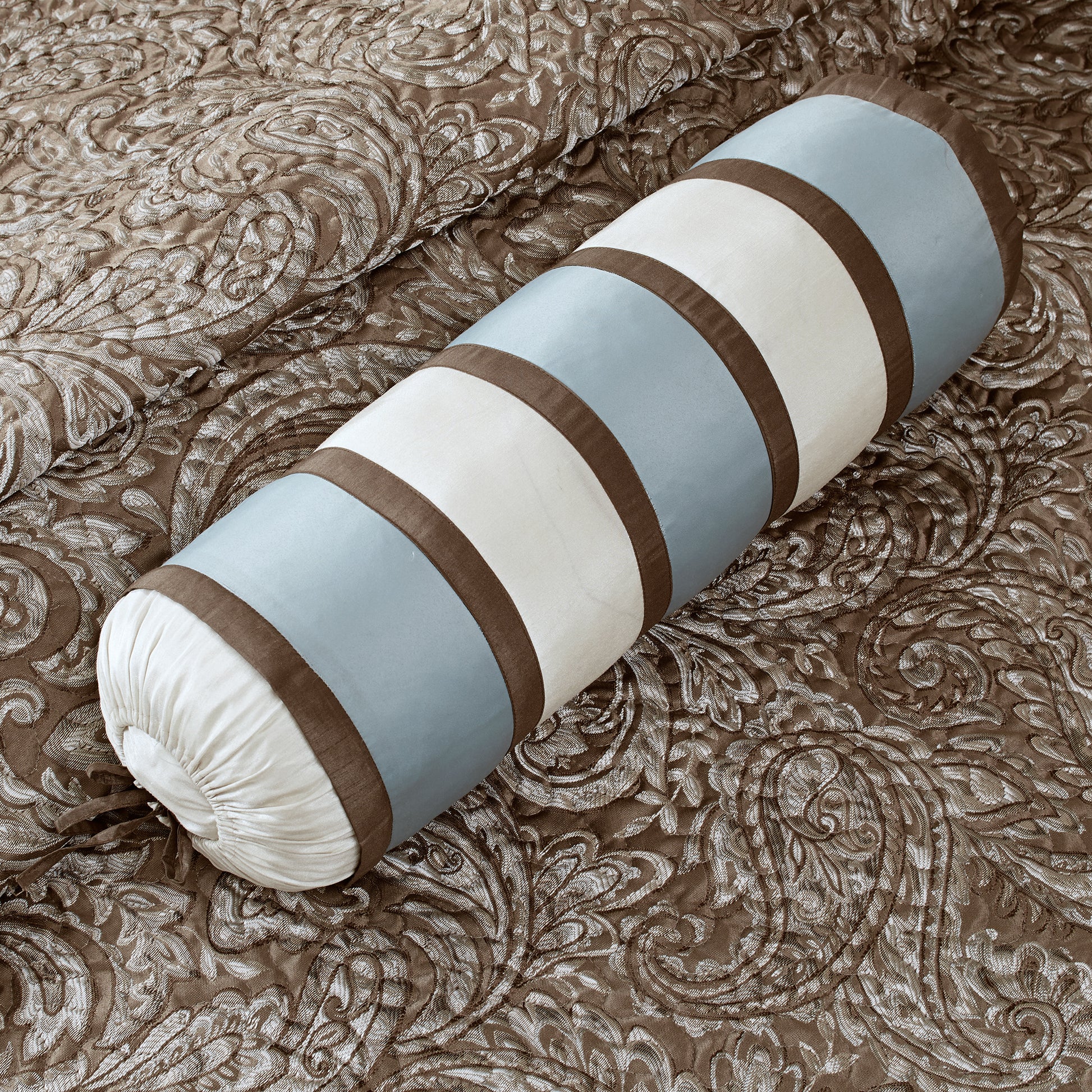 Madison Park 6 Piece Jacquard Quilt Set with Throw Pillows