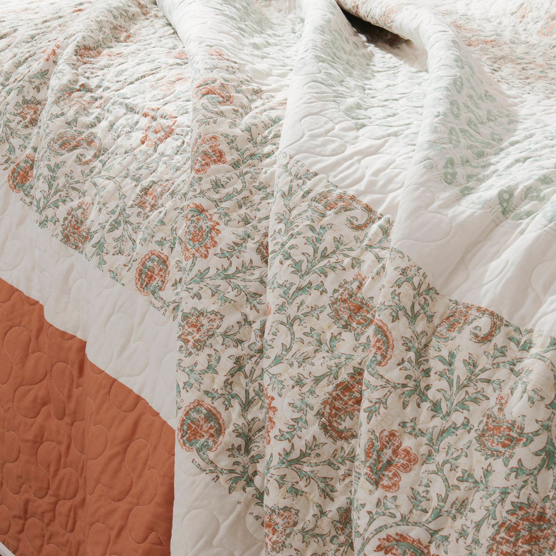 Madison Park 6 Piece Cotton Percale Quilt Set with Throw Pillows