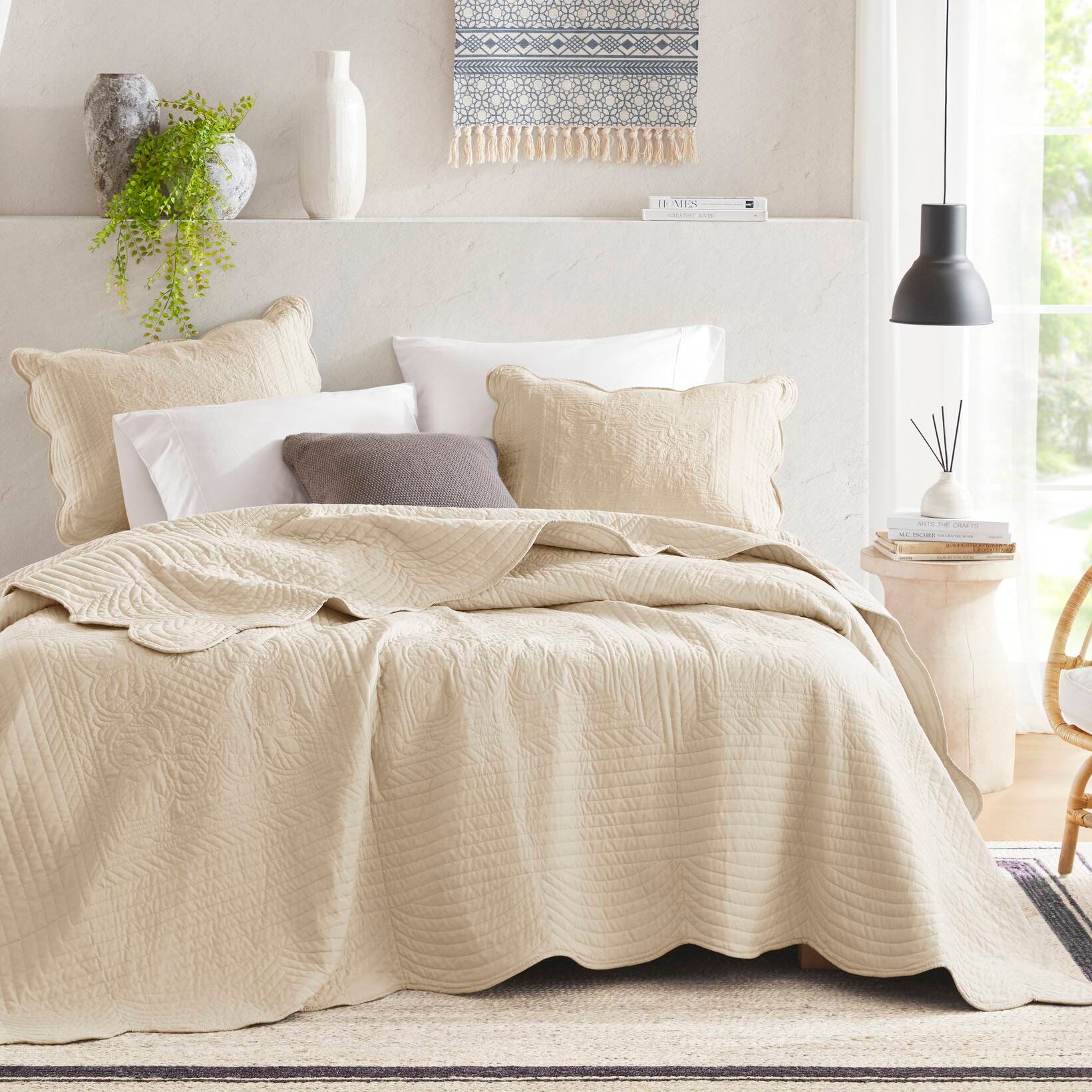 Tuscany 3-Piece Reversible Scalloped Edge Quilt Set