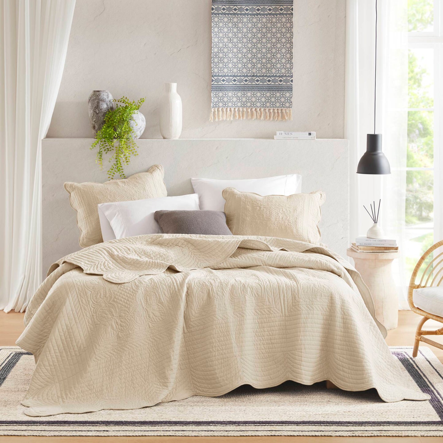 Madison Park 3 Piece Reversible Scalloped Edge Quilt Set