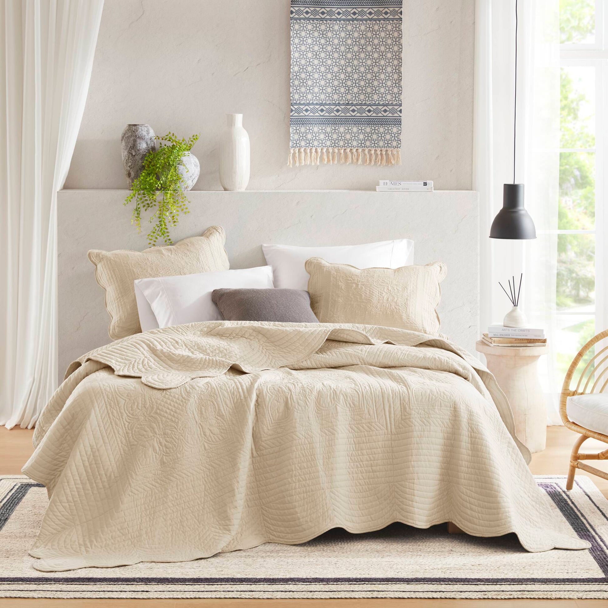 Madison Park 3 Piece Reversible Scalloped Edge Quilt Set