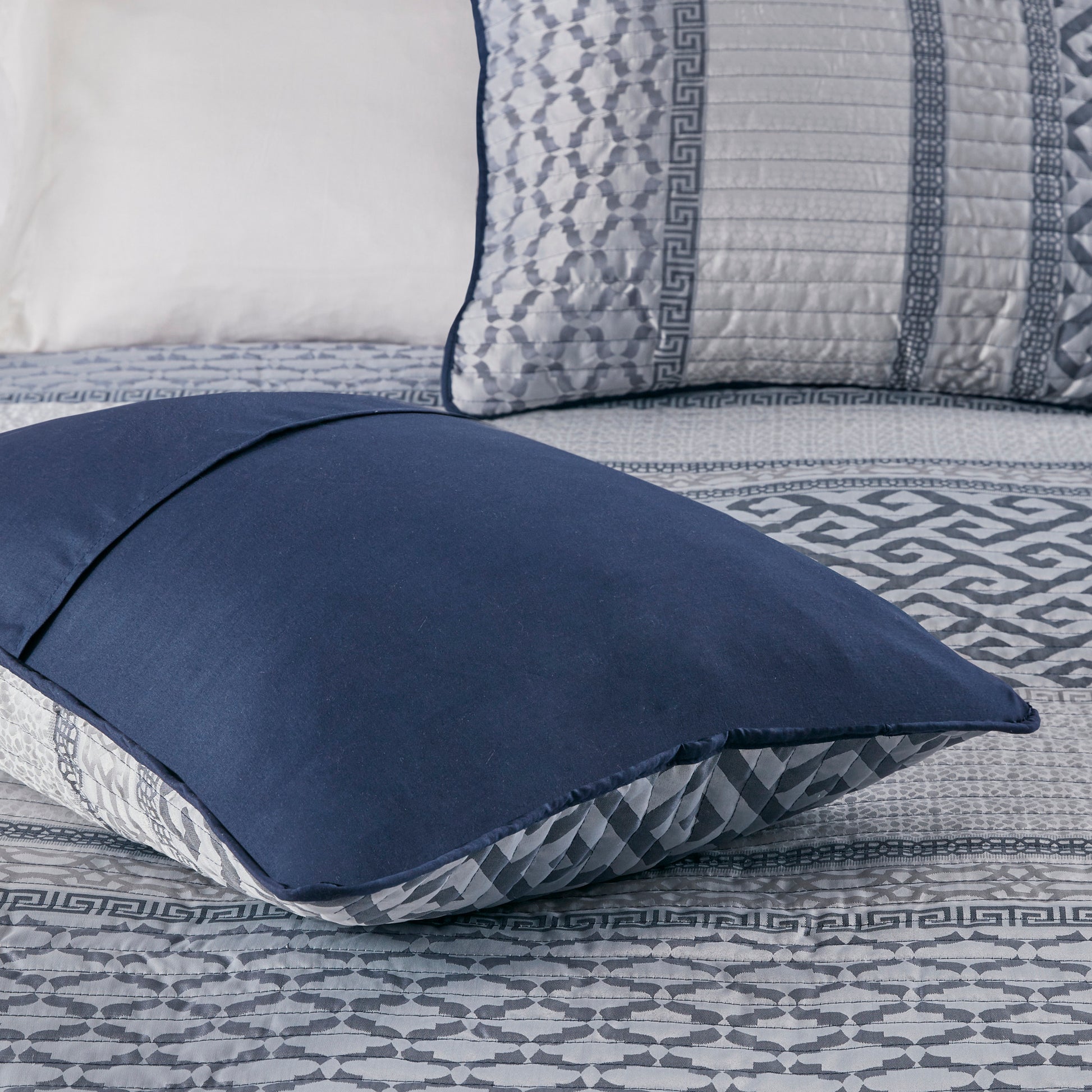 Madison Park 4 Piece Jacquard Quilt Set with Throw Pillow