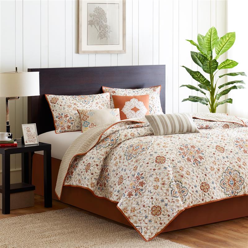 Madison Park 6 Piece Printed Quilt Set with Throw Pillows