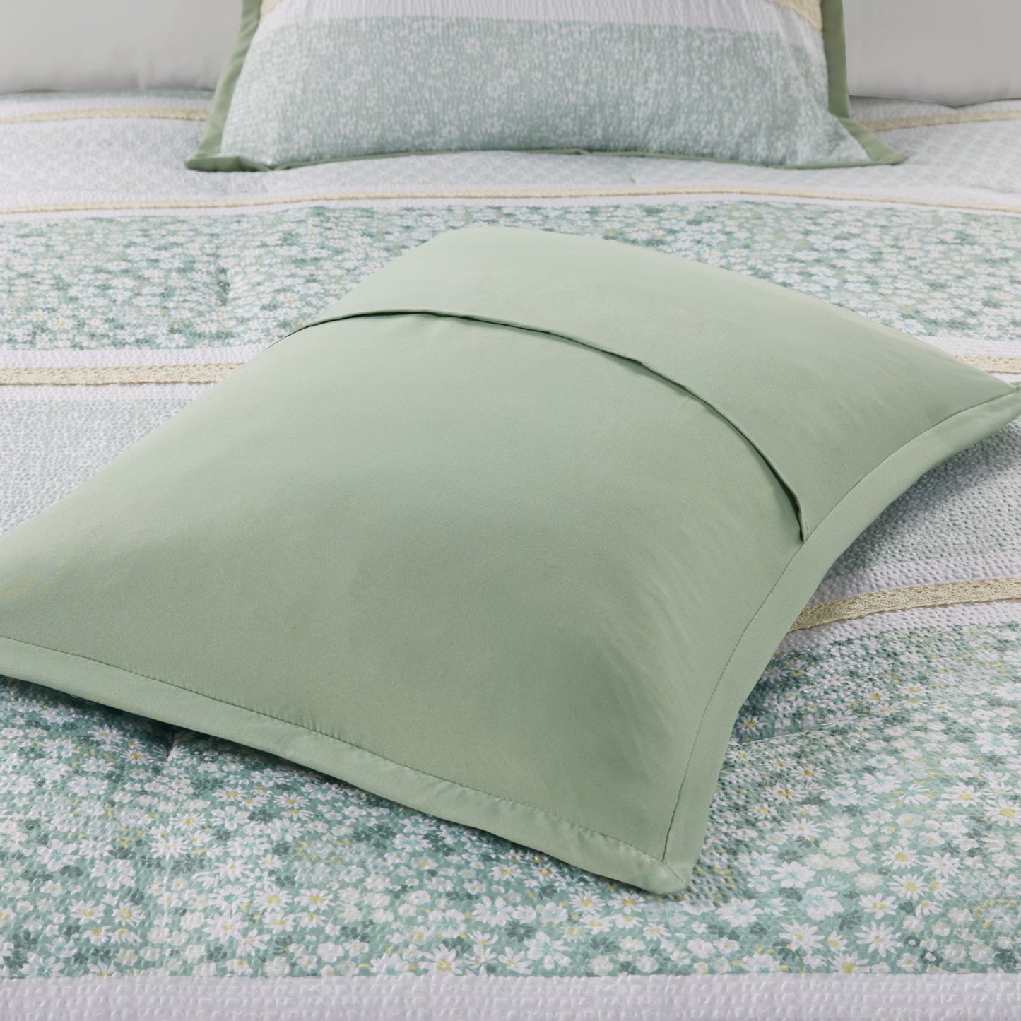 Madison Park 5 Piece Seersucker Comforter Set with Throw Pillows
