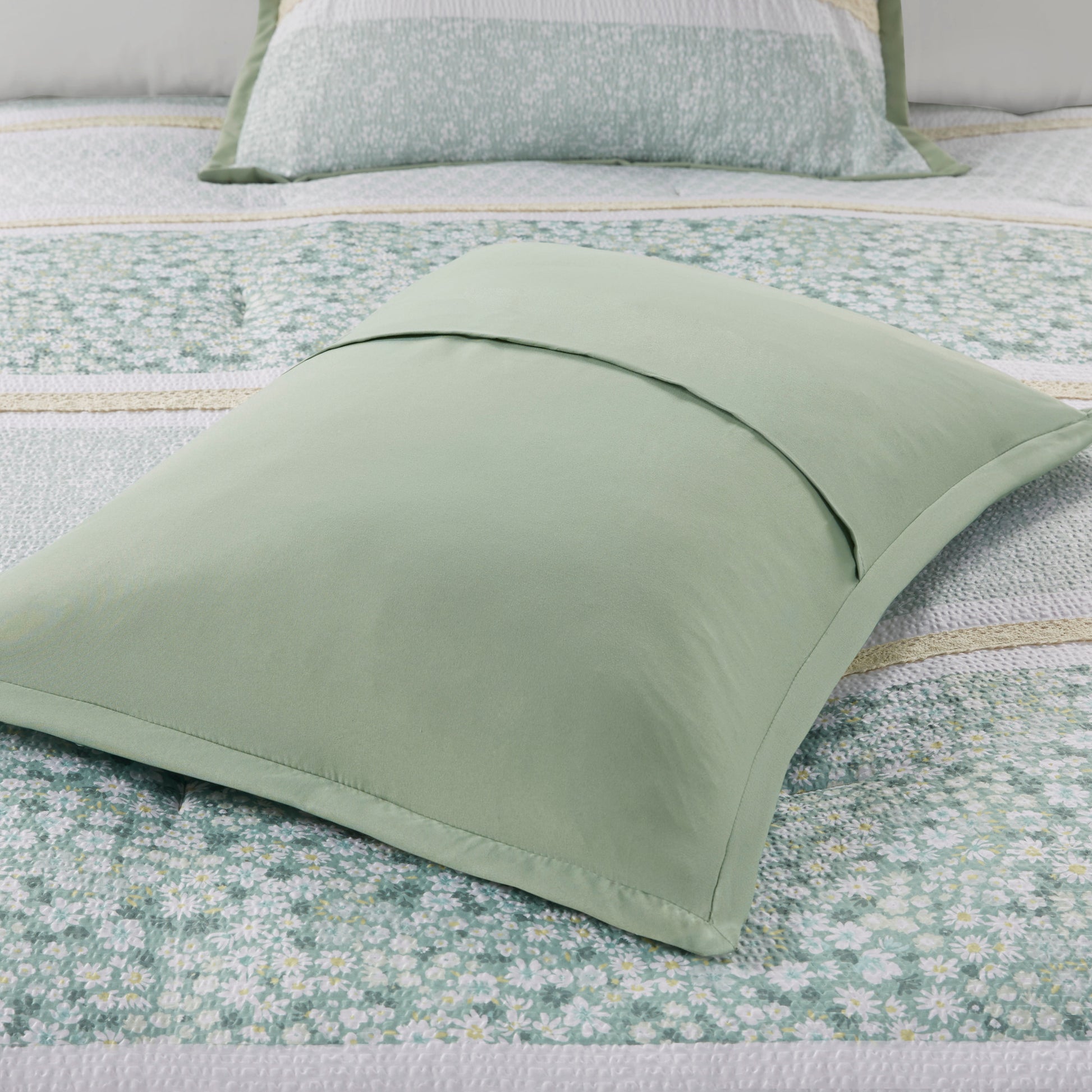 Madison Park 5 Piece Seersucker Comforter Set with Throw Pillows