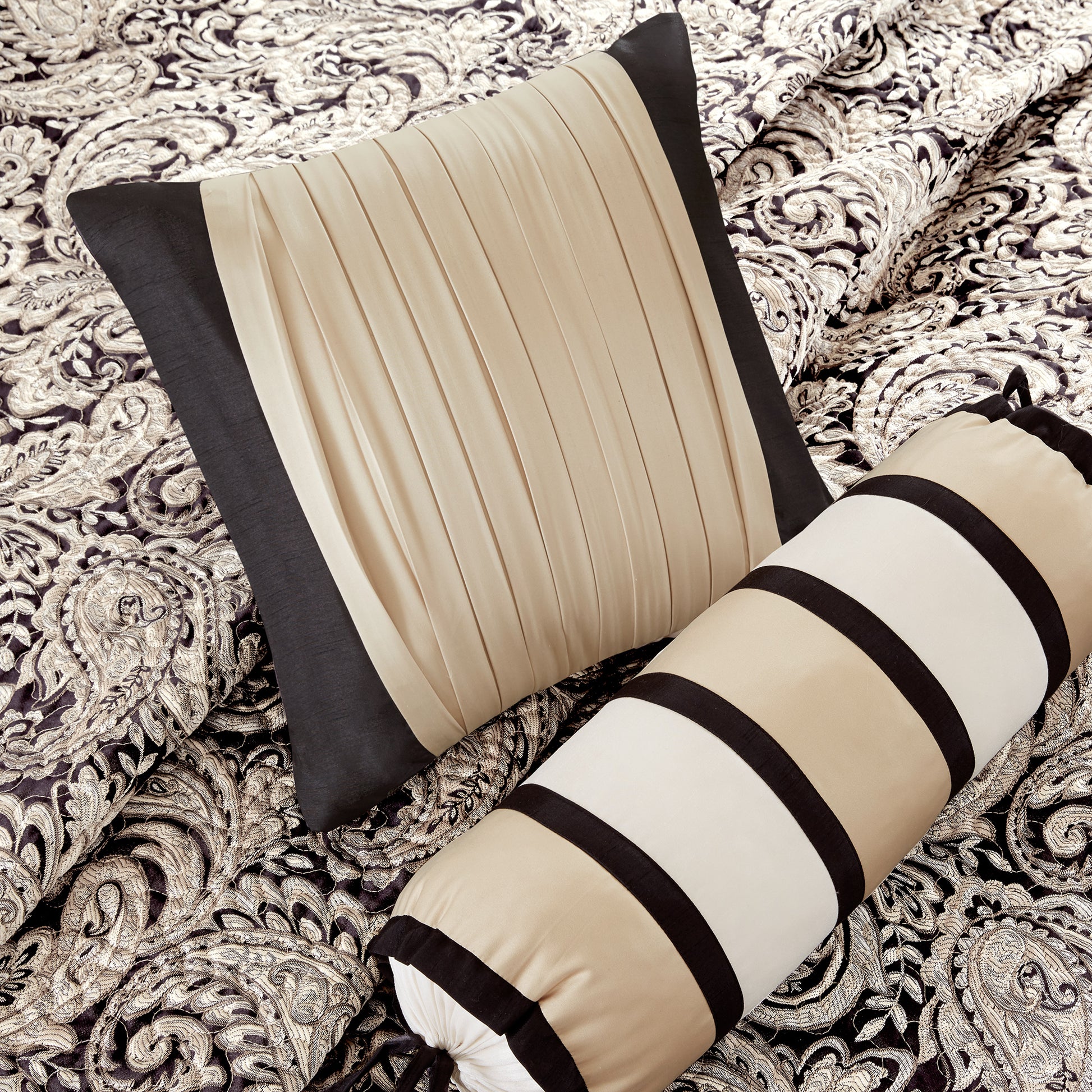 Madison Park 6 Piece Jacquard Quilt Set with Throw Pillows