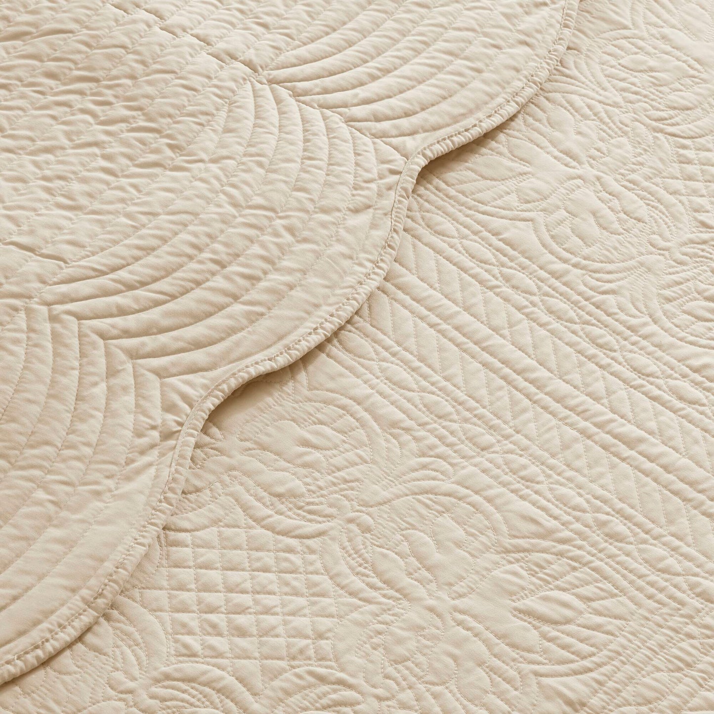 Madison Park 3 Piece Reversible Scalloped Edge Quilt Set
