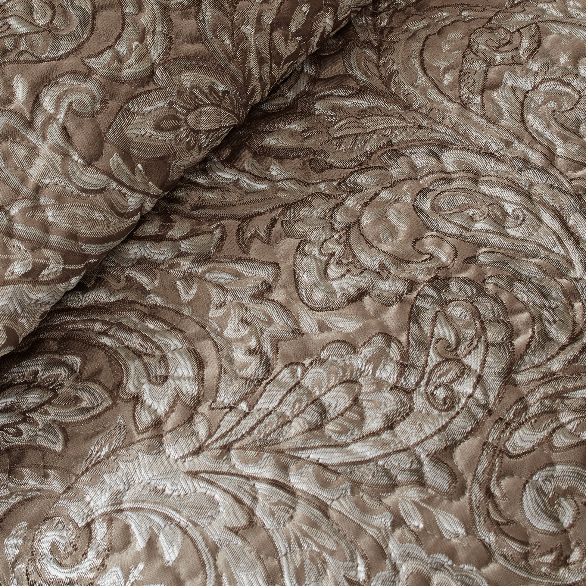 Madison Park 6 Piece Jacquard Quilt Set with Throw Pillows