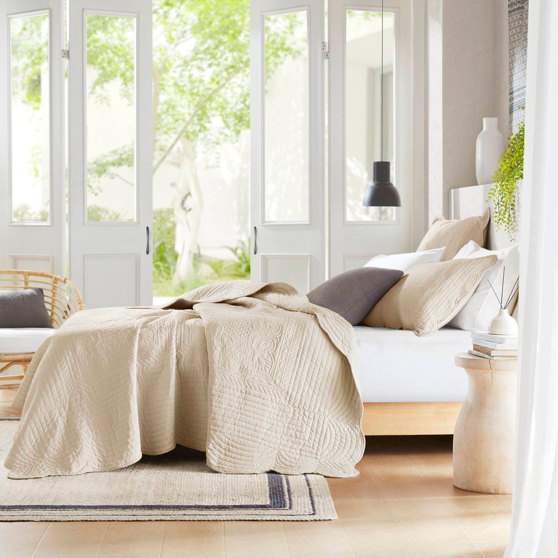 Madison Park 3 Piece Reversible Scalloped Edge Quilt Set